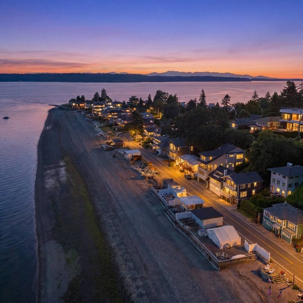 Perch - Waterfront Cabana | Puget Sound & Rainier Views
