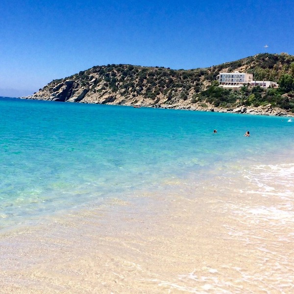 Perfect beachside location - 40 metres from the sea. (Free Wi-Fi)