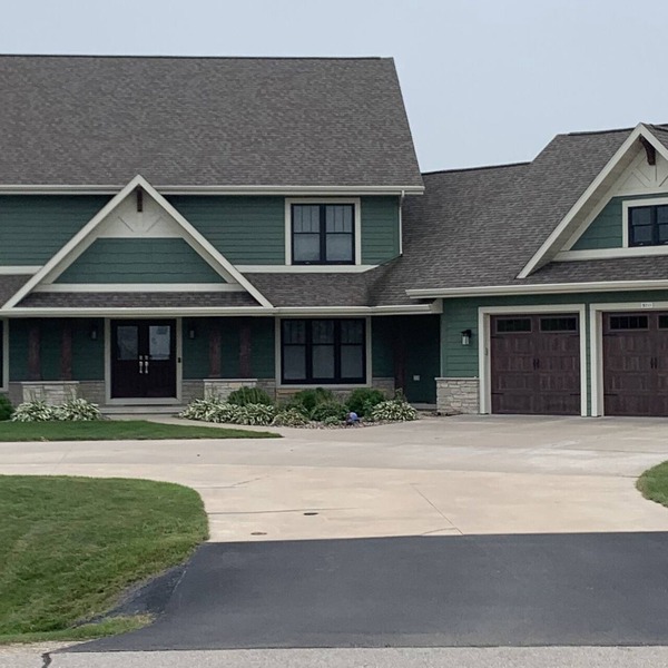 Perfect EAA Rental for a large group less than 10 miles from EAA!