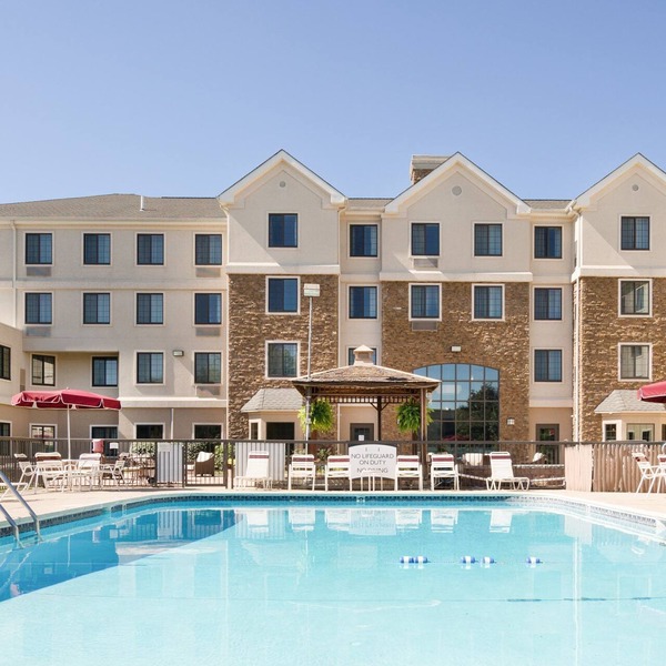 Perfect for Groups! | Pool + Gym + Free Breakfast