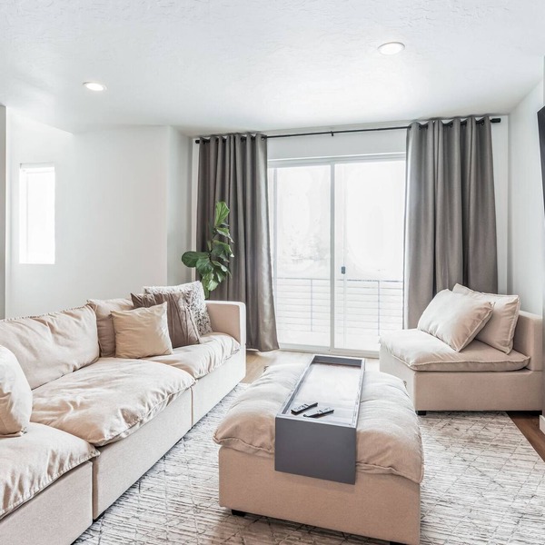 Perfect for multiple families, close to Lagoon and everything!