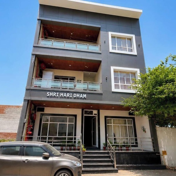 Perfect hotel with 9 bedrooms and AC in soothing Vrindavan