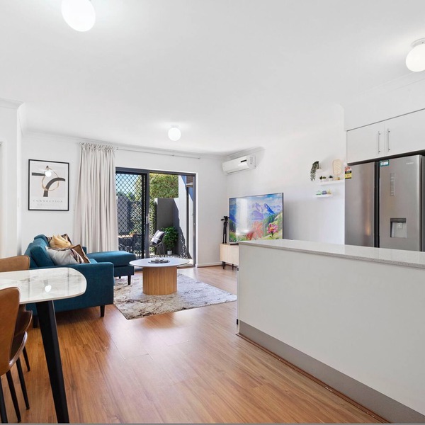 Perfect Location 2BR 1bth - Beckenham