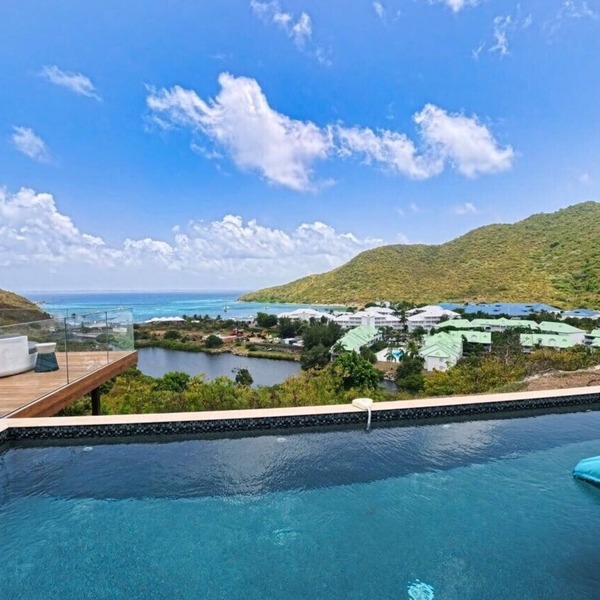 Perfect lovers hideway private villa only you and the sea