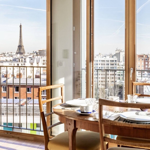 Perfect spacious 2bed with incredible Eiffel Tower view