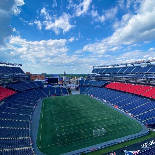 Perfect World Cup Getaway – Close to Stadium & Pool, Grill & Gym included!
