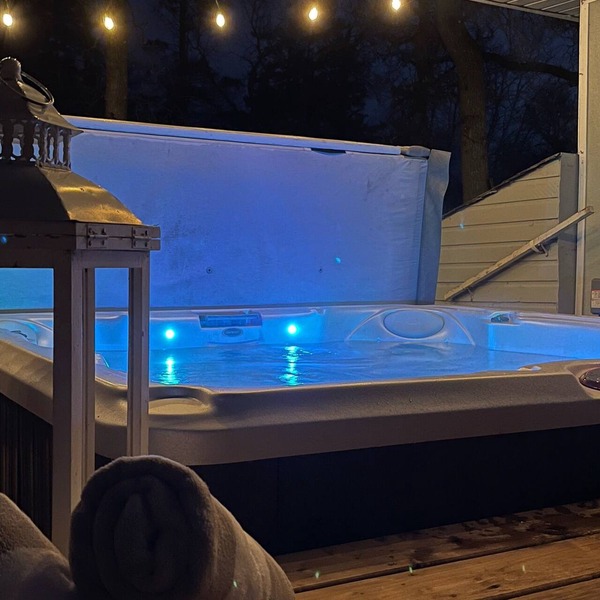 Perfectly Imperfect 2BR 5★ Lakeview Cottage/Iconic Pier