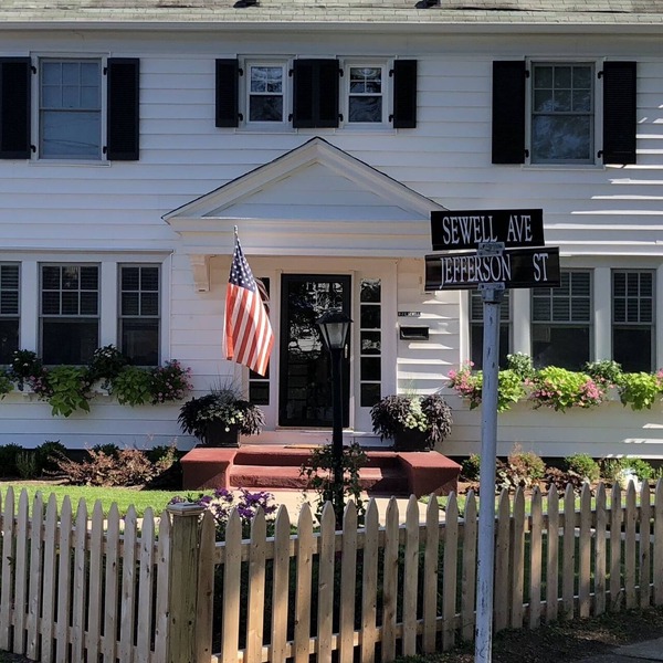 Perfectly Situated, Beautifully Renovated, Very Short Walk to Beach and Mall!
