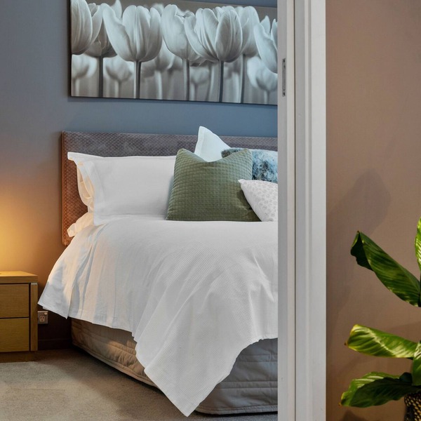 PERTH CITY CENTRE - CORPORATE APARTMENT incl WIFI, Smart TV, Pool & U/C Parking