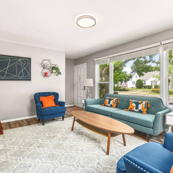 Pet-Friendly 2 Bedroom Urban Oasis Garage W/D Central Fenced Yard