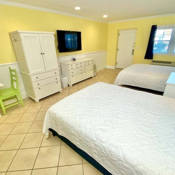 Pet-friendly, 3 Blocks to Beach, Pool, #103
