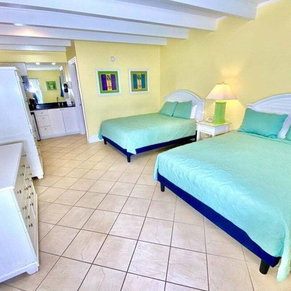 Pet-friendly, 3 Blocks to Beach, Pool, #304