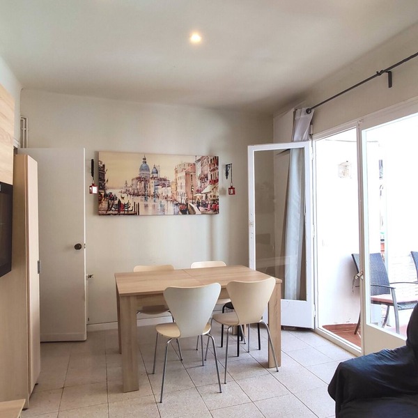 Pet-Friendly Apartment MariBeach2 Sitges with A/C & Wi-Fi