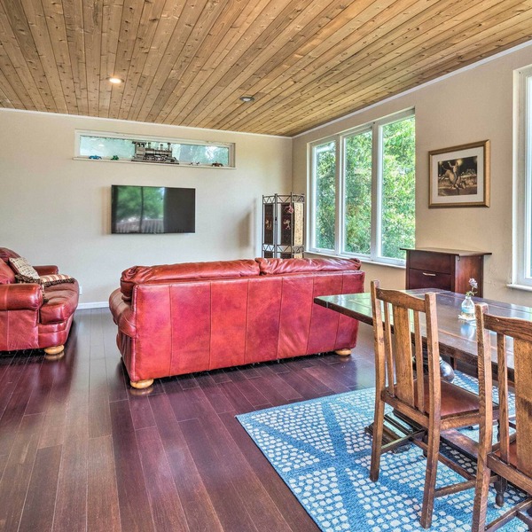 Pet-Friendly Austin Home w/Deck, Yard, & Views!