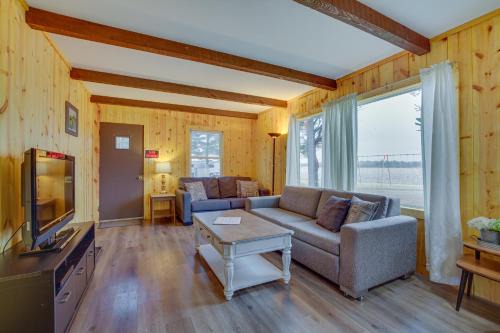 Pet-Friendly Cabin Retreat: Wisconsin River Access