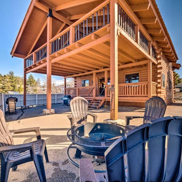 Pet-Friendly Cloudcroft Cabin: Walk to Shop, Food