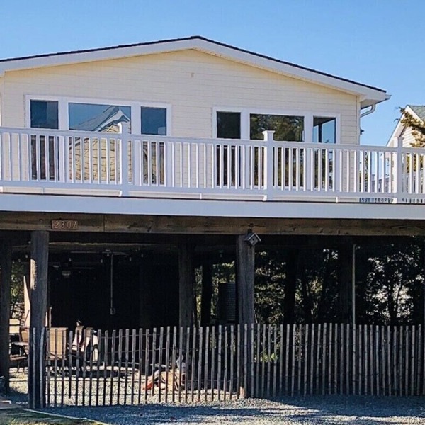 Pet-Friendly Coastal Cottage on Broadkill, just steps to the beach!