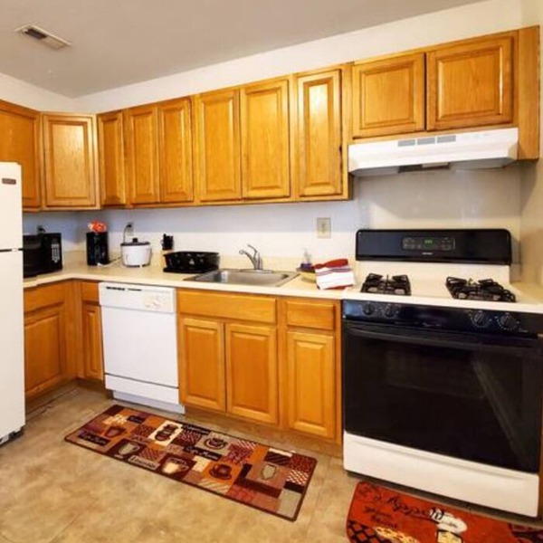 Pet friendly,cozy 3bdroom,2 fullbath,golf course locale,free parking,Bridgewater