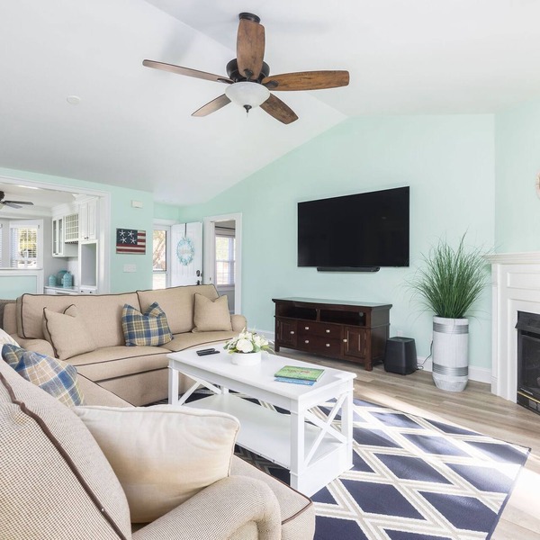 Pet Friendly, Entire Home, Close to the Beach & Charleston