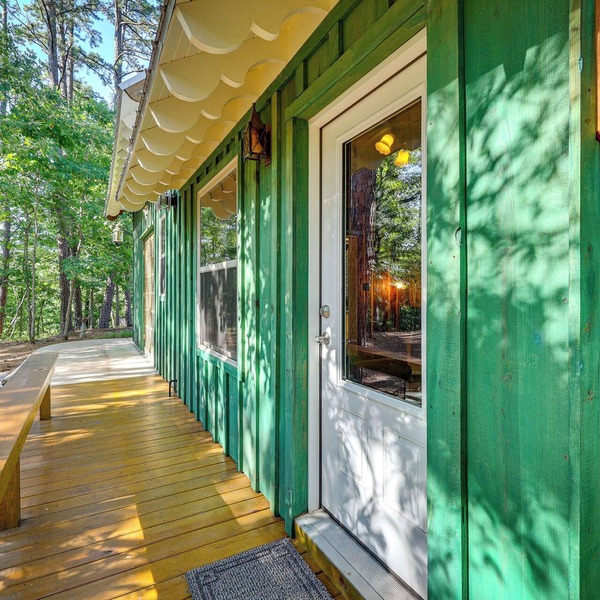 Pet-friendly Eureka Springs Rental w/Private Deck