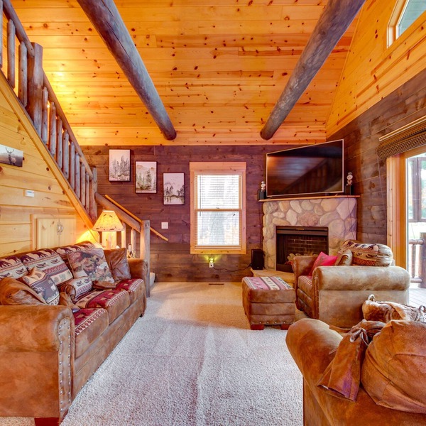 Pet-friendly Garrison Retreat w/Gas Fireplace!