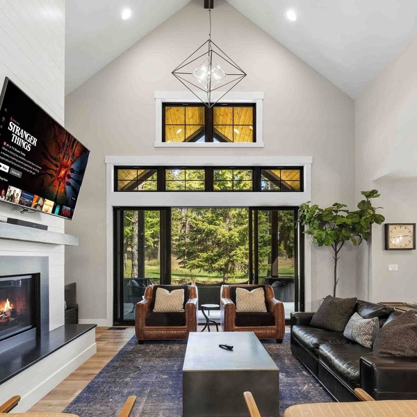 Pet-Friendly Golf Lodge · Walk to Spa Winery · 1PM Check-In/Out