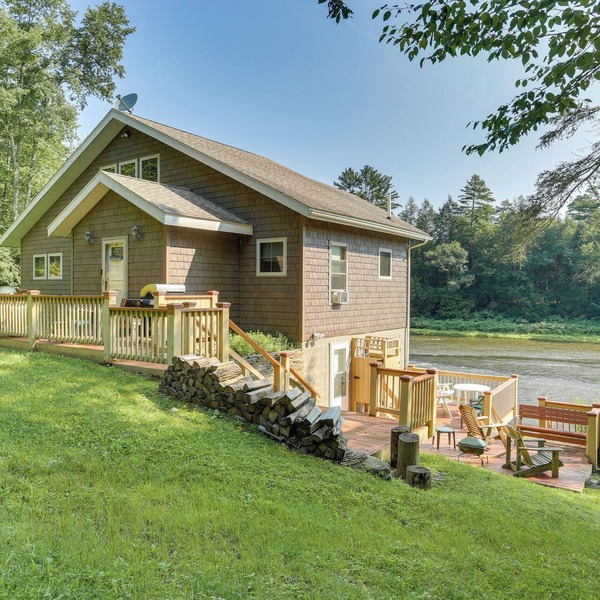 Pet-Friendly Hancock Home on the Delaware River!
