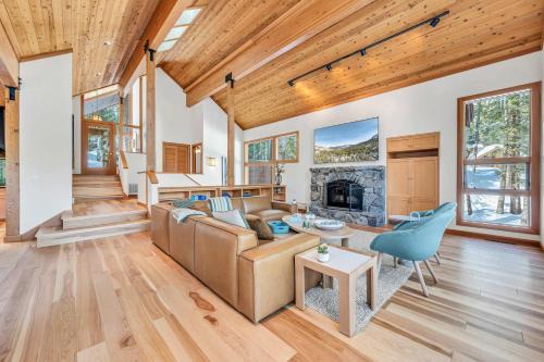 Pet-Friendly Home, Deck, 1 Mile to Alpine Meadows