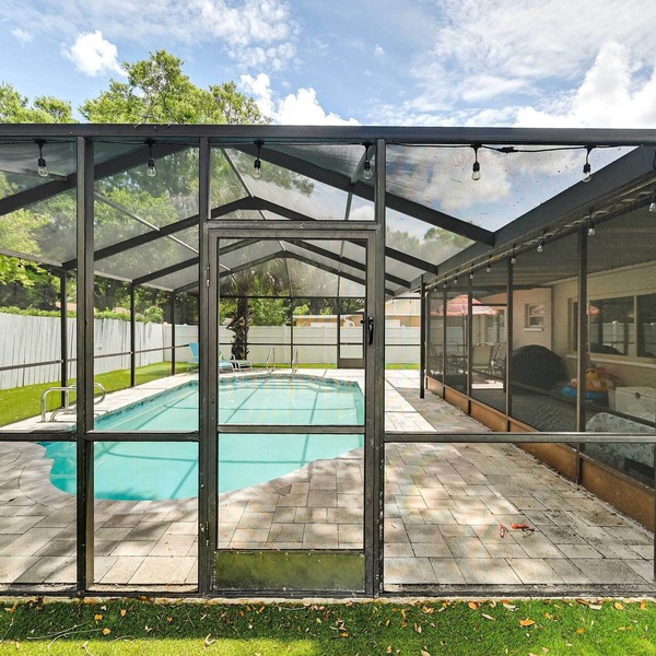 Pet-friendly Home w/Pool in Palm Harbor!