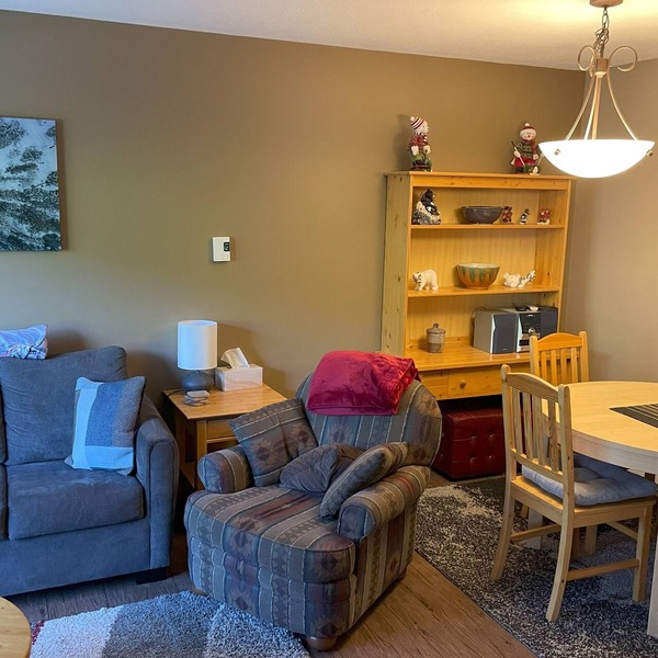 Pet Friendly in Crystal Forest - Relaxing Sun Peaks Getaway