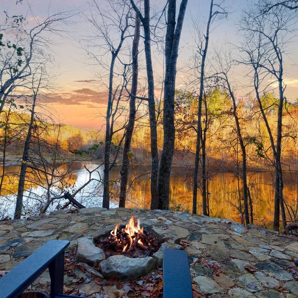 Pet-Friendly-Lakefront Cabin w/Amazing Views-Hot Tub