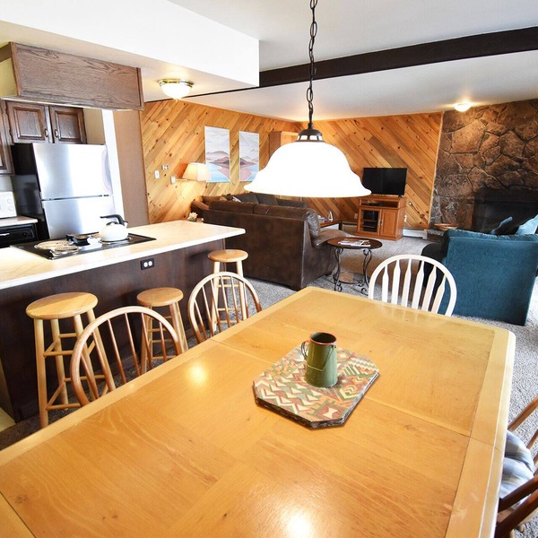 Pet Friendly-Lakefront, Amazing Views. Available for 30 Days or More Only