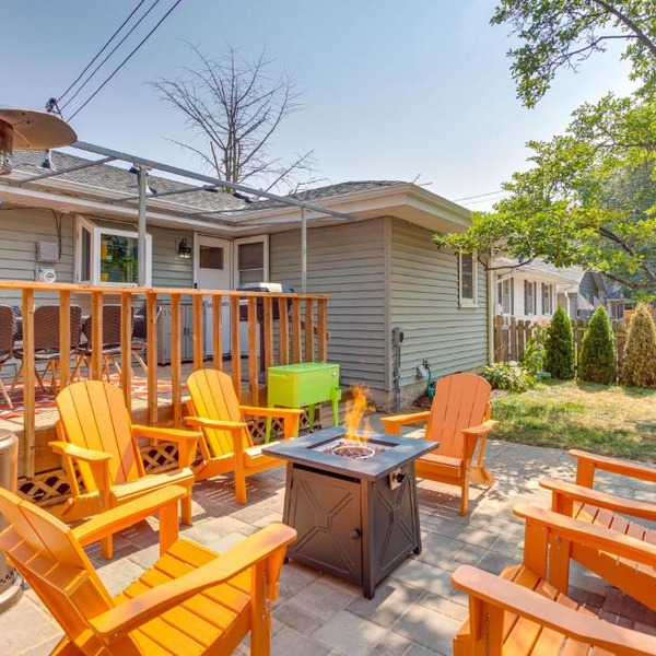 Pet-Friendly Minneapolis Home ~ 8 Mi to Downtown!