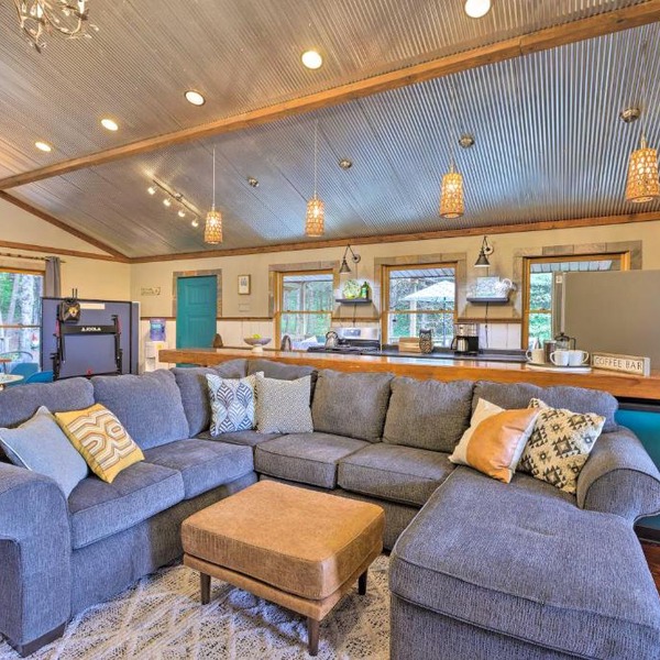 Pet-Friendly Outdoor Paradise w/Grill, Decks