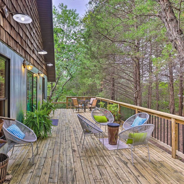 Pet-friendly Outdoor Paradise w/Grill, Decks