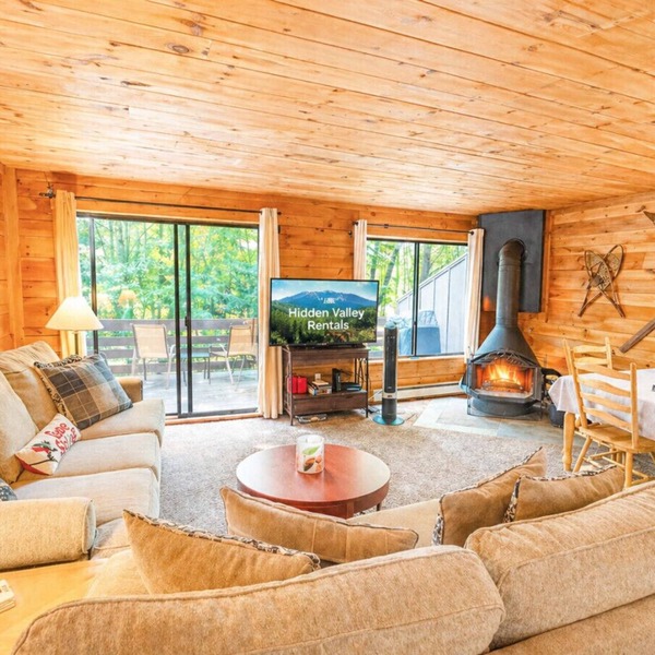 Pet-Friendly, Pool Access, Walk to Lake