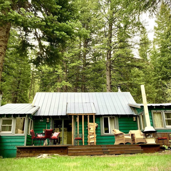 Pet Friendly Quiet Cabin with Privacy, Hot Tub, and Backcountry Access.