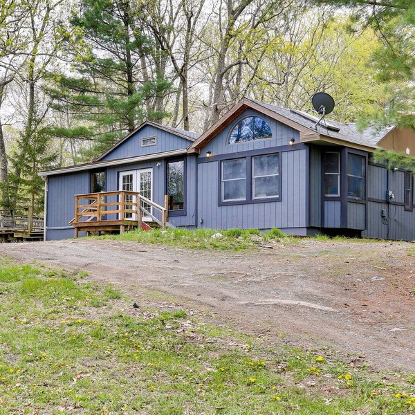 Pet-Friendly Red Hook Cabin Rental w/ Fenced Yard!