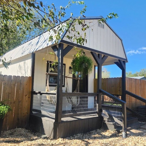 Pet-Friendly Relaxed Tiny Cottage