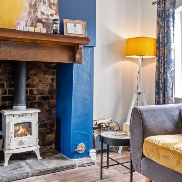 Pet-friendly Stonehouse cottage, minutes to the M5