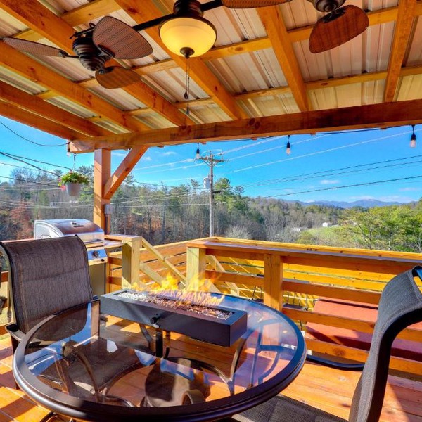 Pet-Friendly Studio w/Hot Tub & Views in Marshall