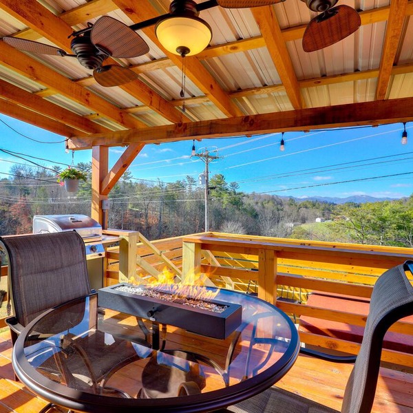 Pet-Friendly Studio w/Hot Tub & Views in Marshall