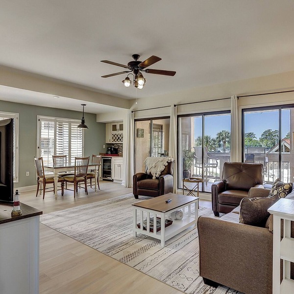 Pet Friendly! Modern 2 Bedroom/2 Bathroom Condo in Shelter Cove Marina
