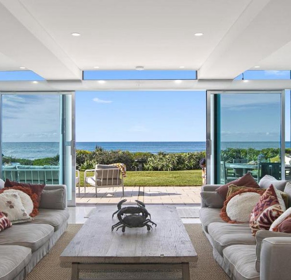 Philotimo - Absolute Beach Front at North Avoca