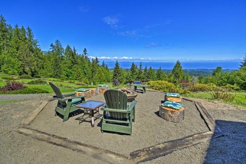 Picturesque Port Angeles Cabin w/Fire Pit!