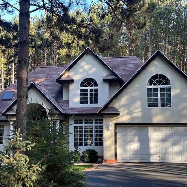 Pine Forest Villa w/hot tub 5 min from Lake