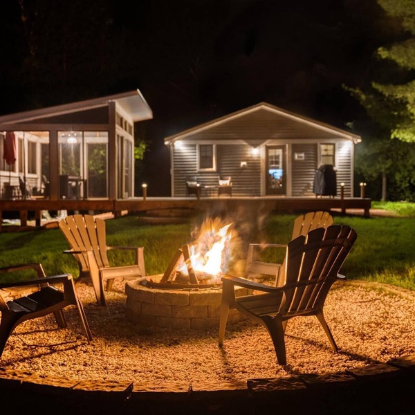 🌲 Pine Peninsula - Lakeside Retreat 🌅