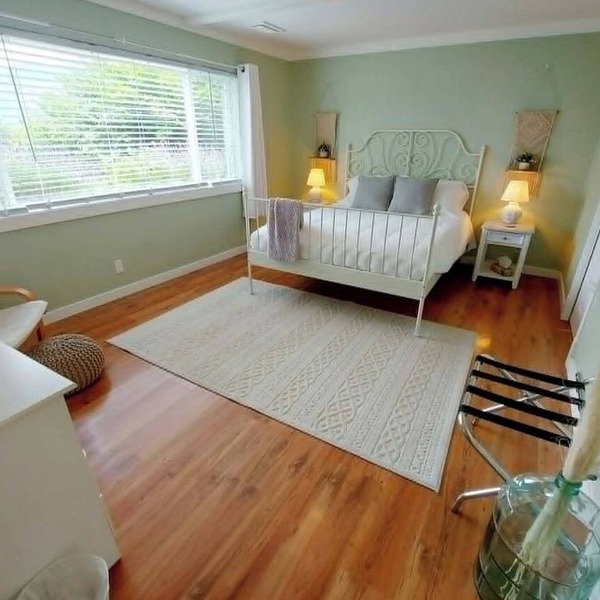 Pixie Bay Cottage - Peaceful Semi-Lakeshore Retreat Near Wineries & Beaches