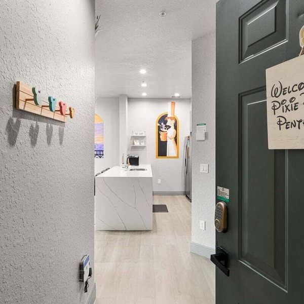 *Pixie Dust Penthouse* Totally Remodeled, Luxury 4th floor Condo