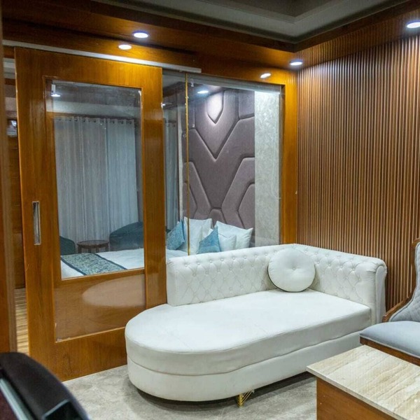 Platinum Service Apartment DLF Phase 3